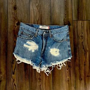 Levi jean shorts-originals. Slim fit. Very cute